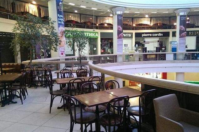 Біля Майдану евакуювали всі магазини та адмінбудівлі