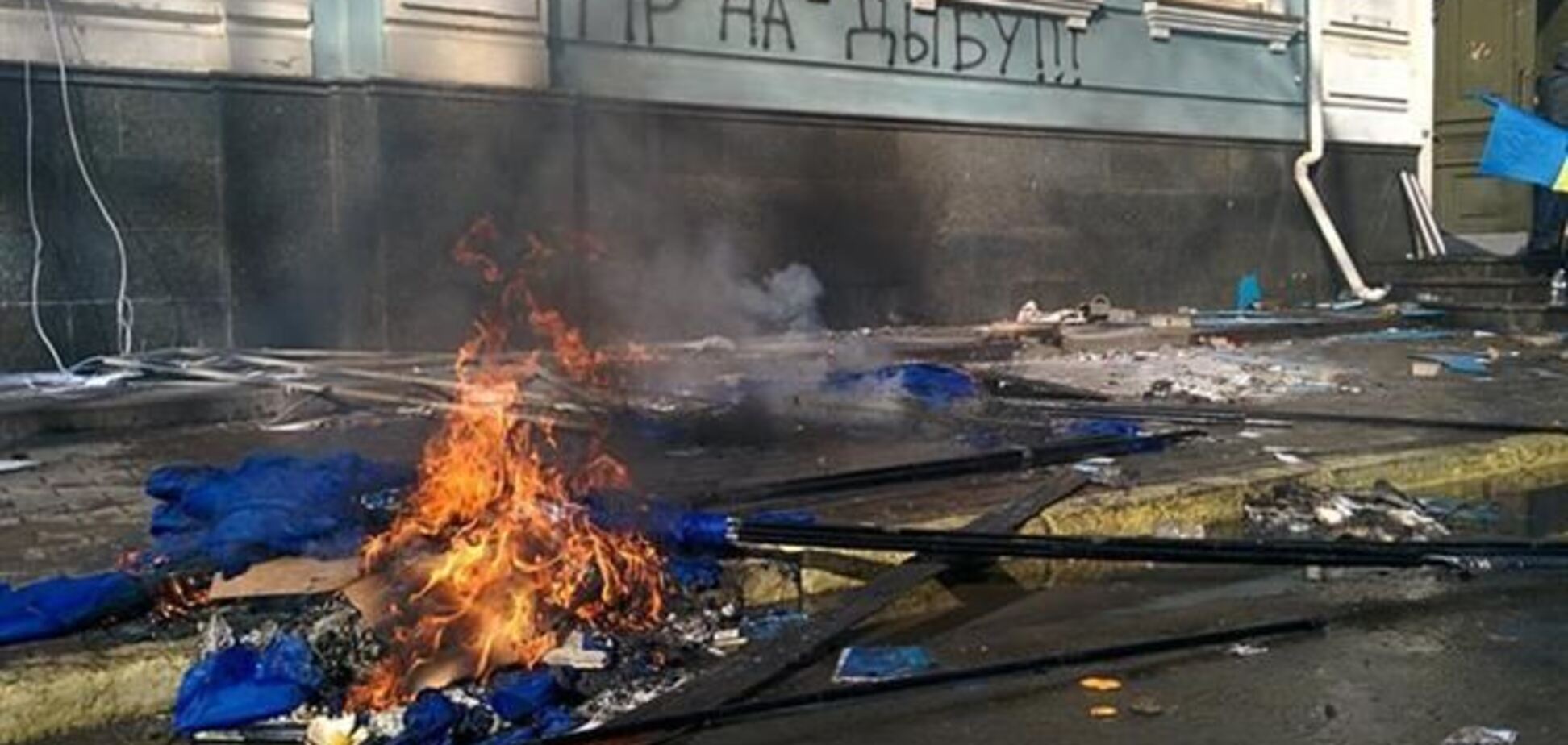 В Киеве демонстранты захватили милиционеров, охранявших офис регионалов