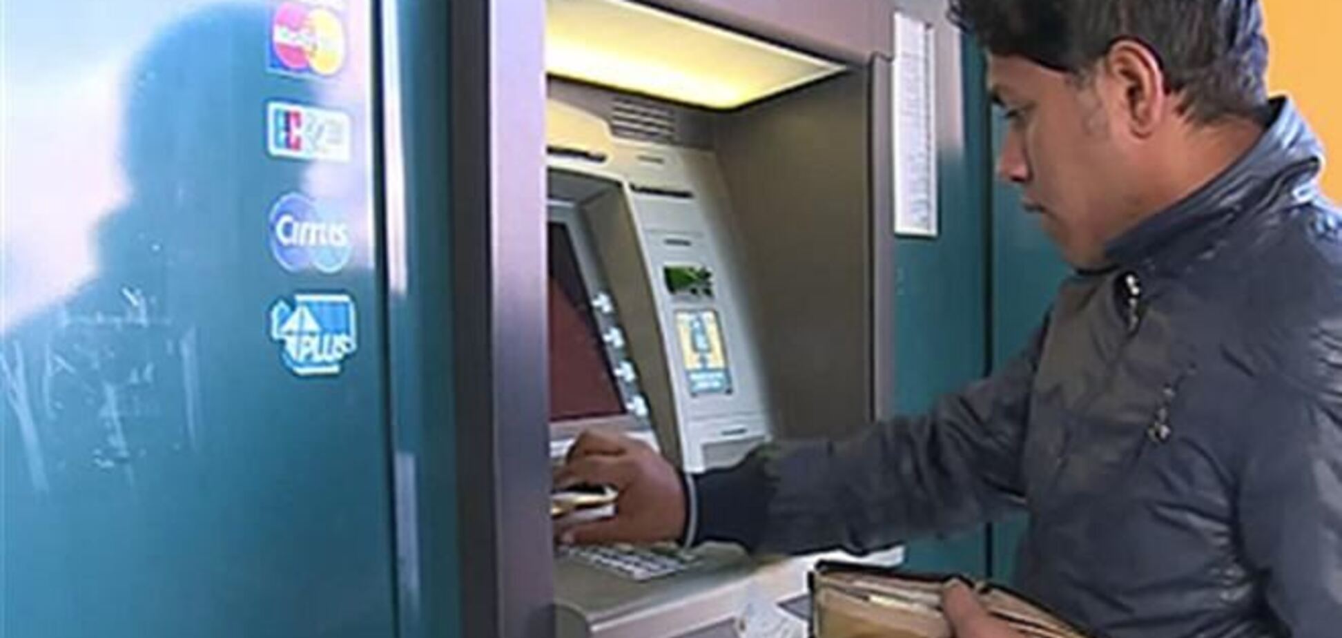 Антискимминговая война: банки ввели ограничение на снятие наличных