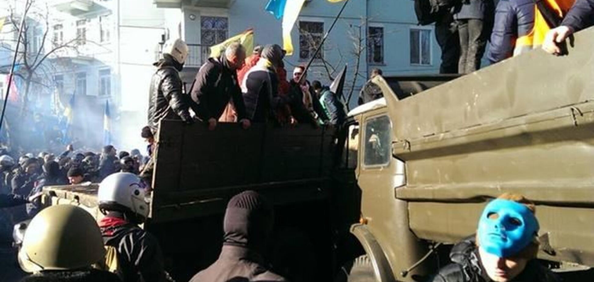 В урядовому кварталі почалися сутички з міліцією: є поранені