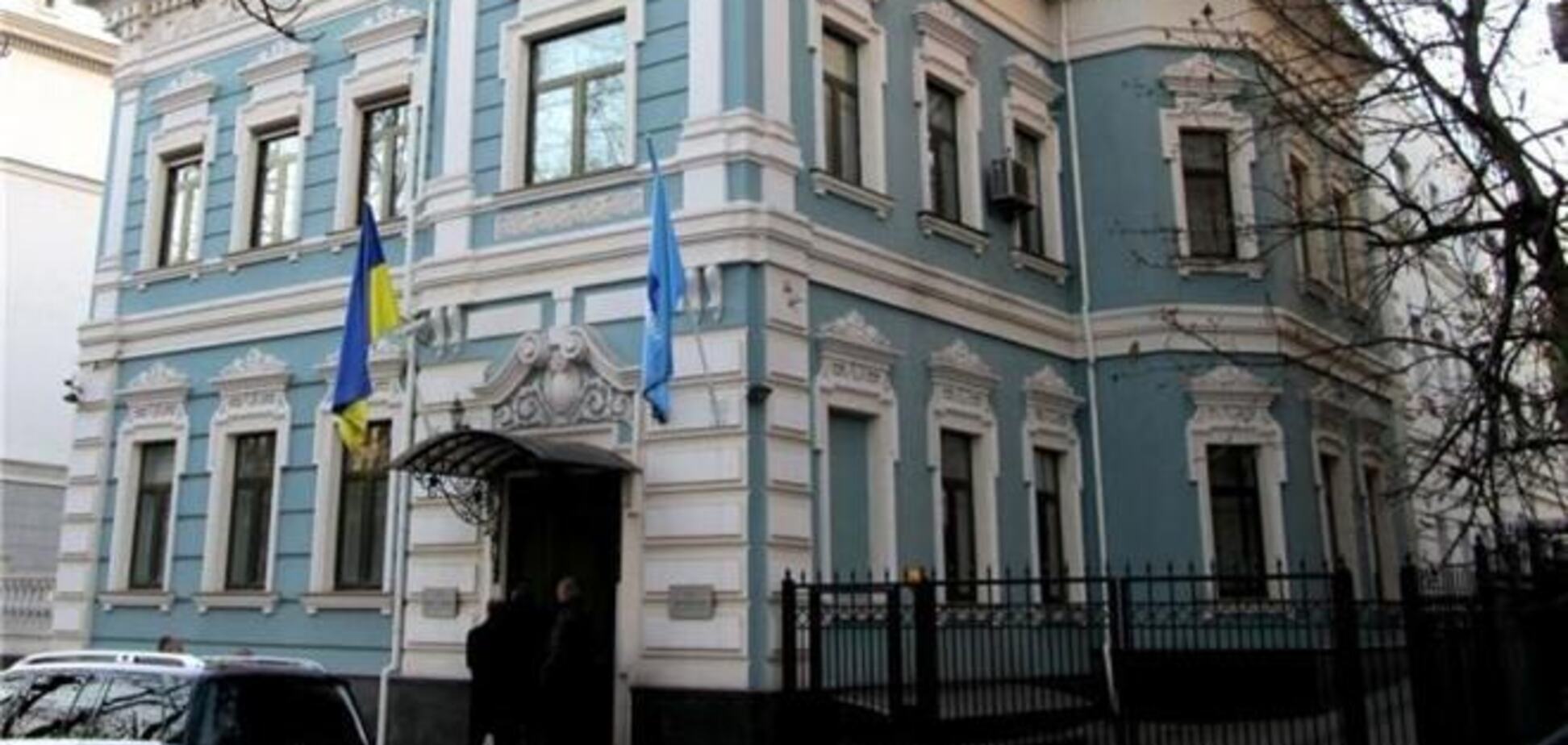 Протестующие в Киеве напали на офис Партии регионов