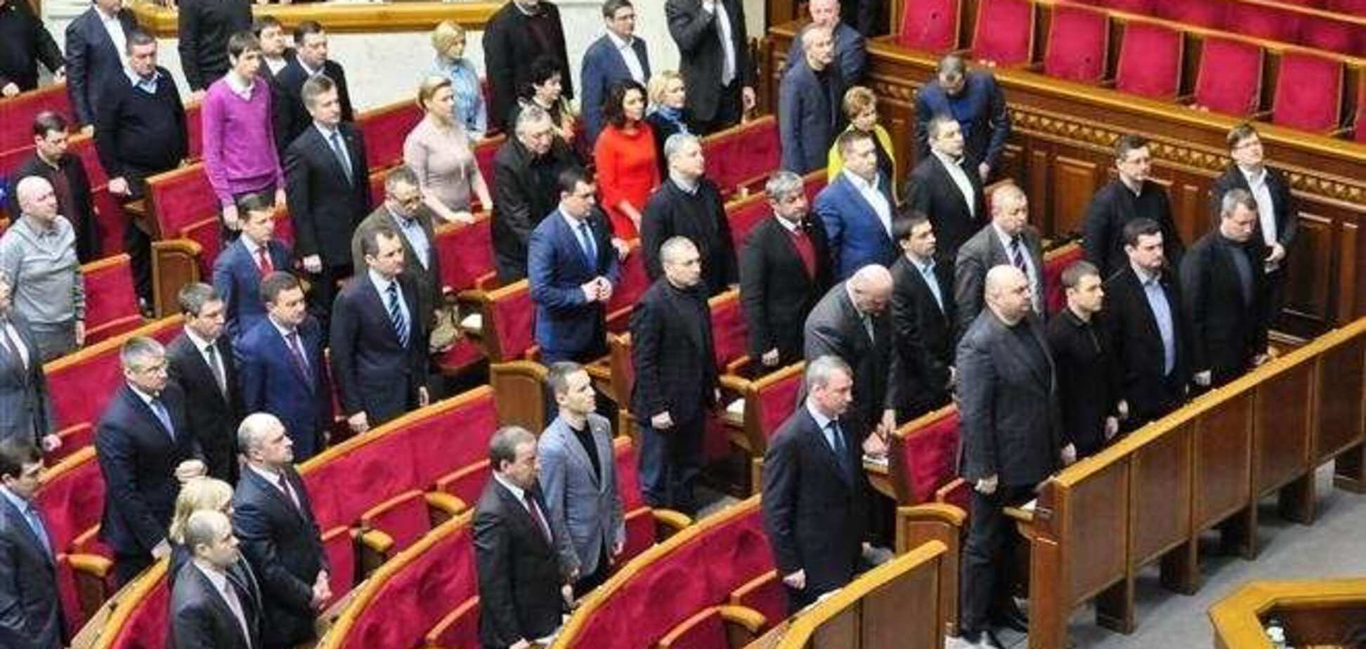 Фракция Партии регионов покидает здание Верховной Рады