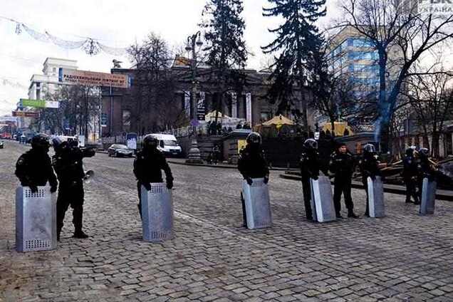 Правий сектор: 'тітушкі' нападають на міліціонерів