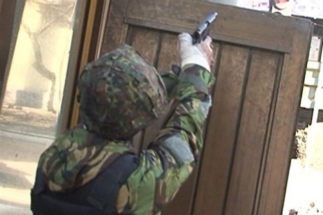 Участники беспорядков применили оружие против правоохранителей