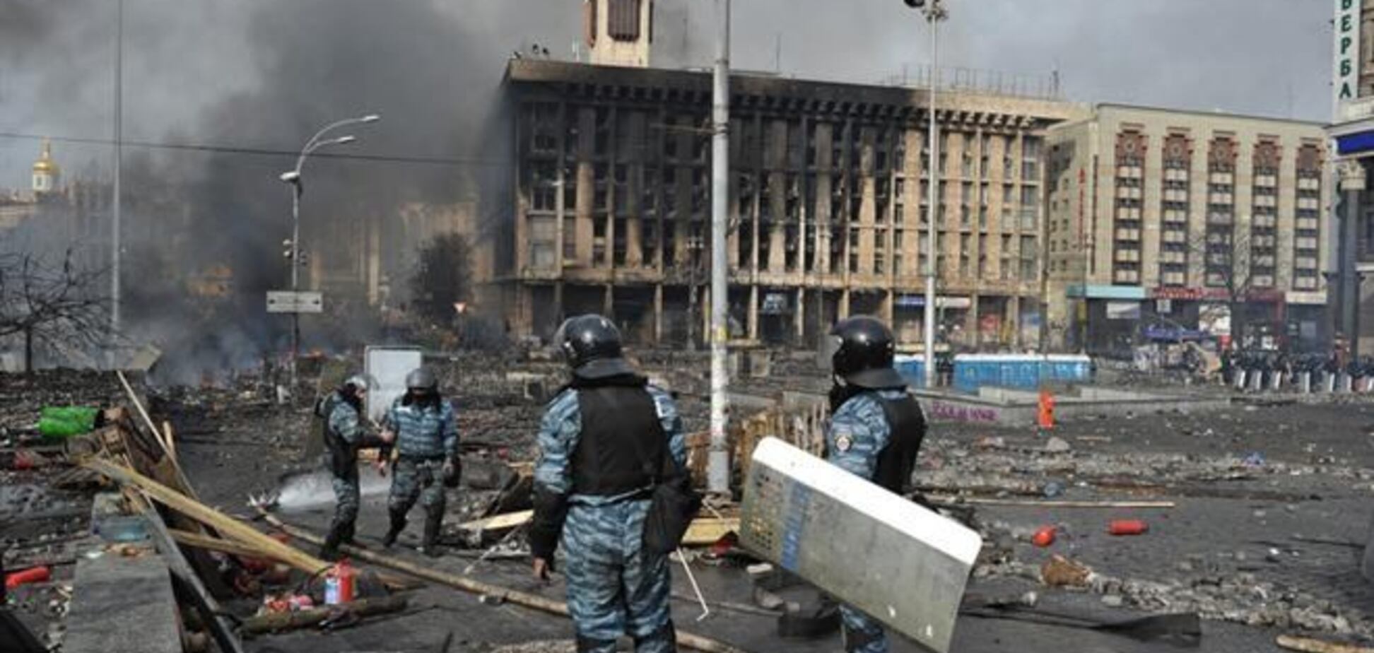 В центре Киева возникли перебои с мобильной связью из-за пожара в Доме профсоюзов