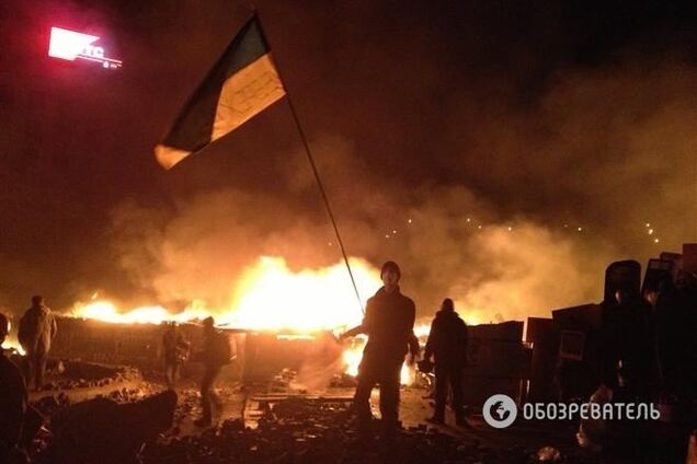 Евромайдан: жаркая ночь и хмурое утро. Фоторепортаж