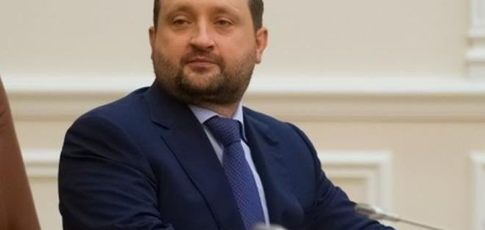 Арбузов призвал министров помогать журналистам 