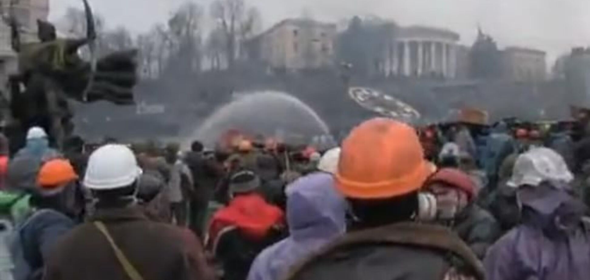 На Майдане демонстранты продолжают отражать атаки силовиков