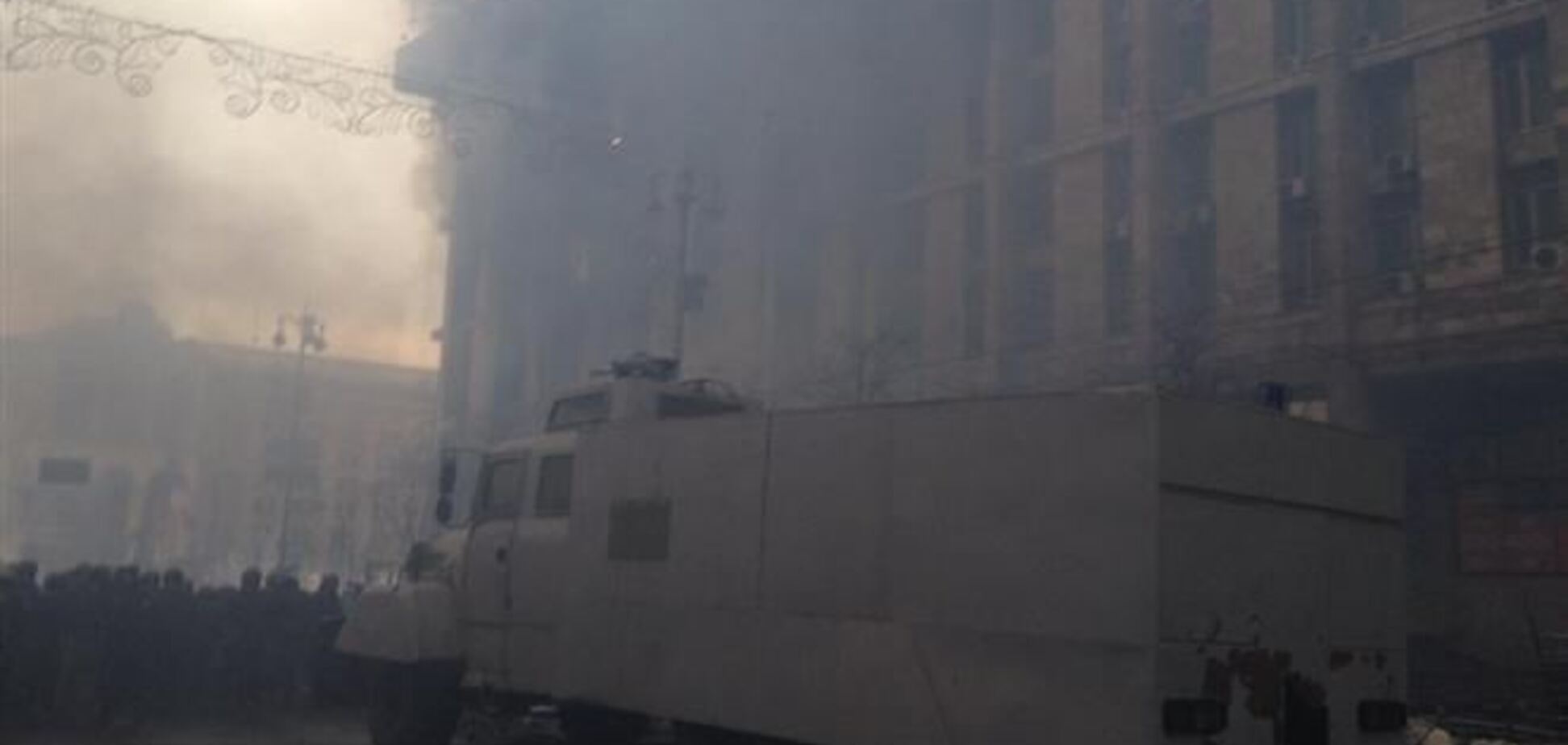 Очевидцы: башня с часами Дома профсоюзов может рухнуть, как башни-близнецы в Нью-Йорке