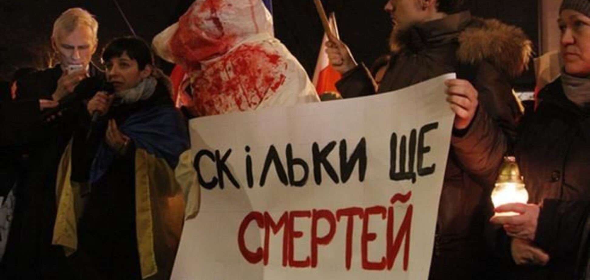 'Сколько еще смертей вам нужно?' - посольство Украины в Варшаве окружено митингующими