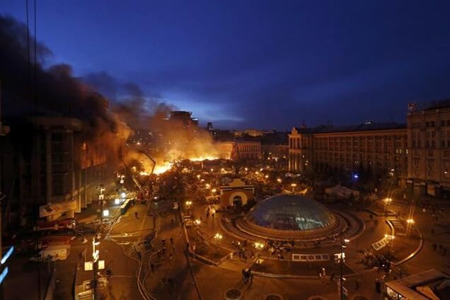 Ночное противостояние на Майдане. Фото