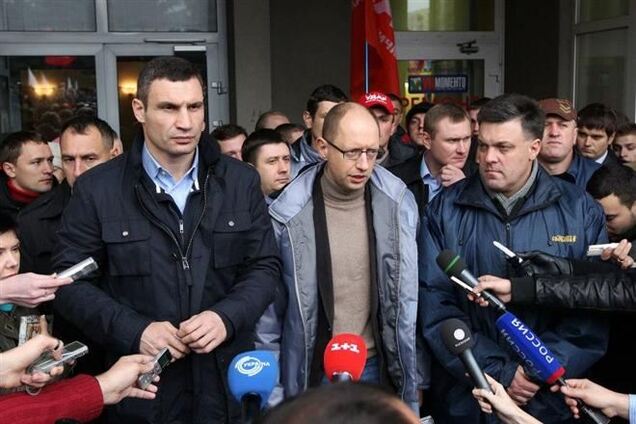 Оппозиция призвала Януковича ввести полное перемирие