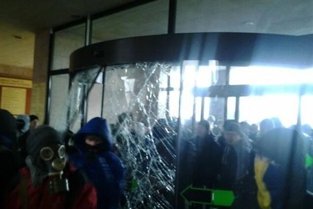 Волынскую ОГА протестующие взяли без боя