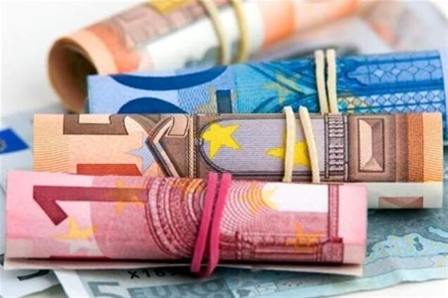 Курс доллара и евро в обменных пунктах и банках продолжает рост