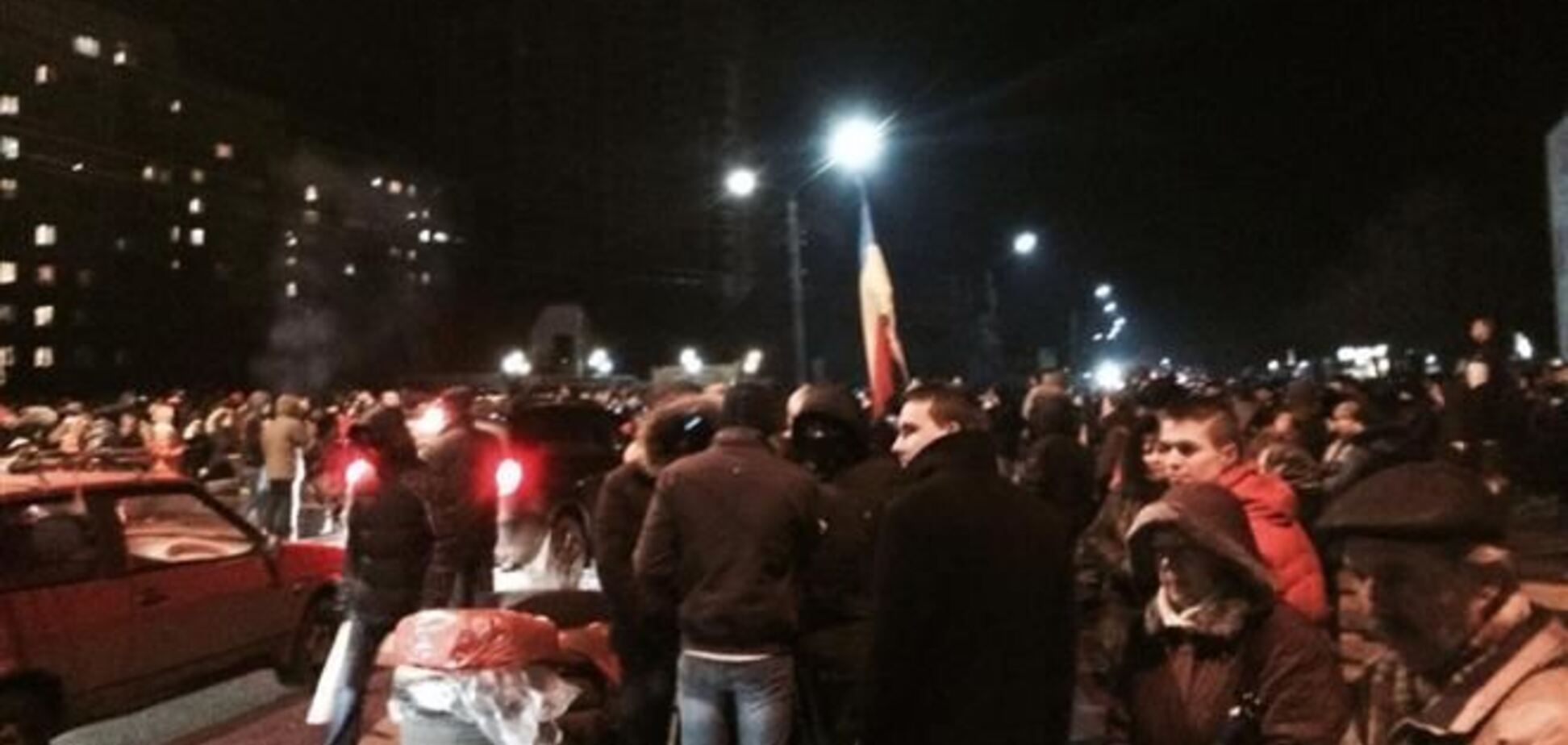 В Борисполе пять тысяч человек забаррикадировали выезд к аэропорту 