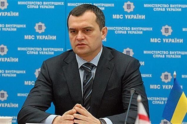 Захарченко підписав наказ про видачу міліції бойової зброї