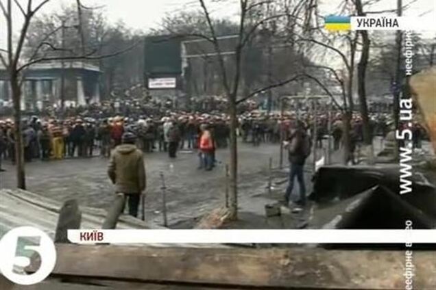 Протестуючі барикадують вул. Грушевського