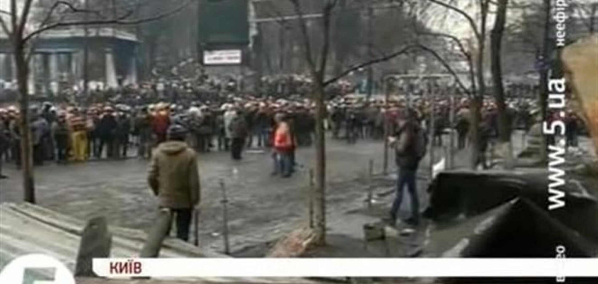 Протестующие баррикадируют ул. Грушевского