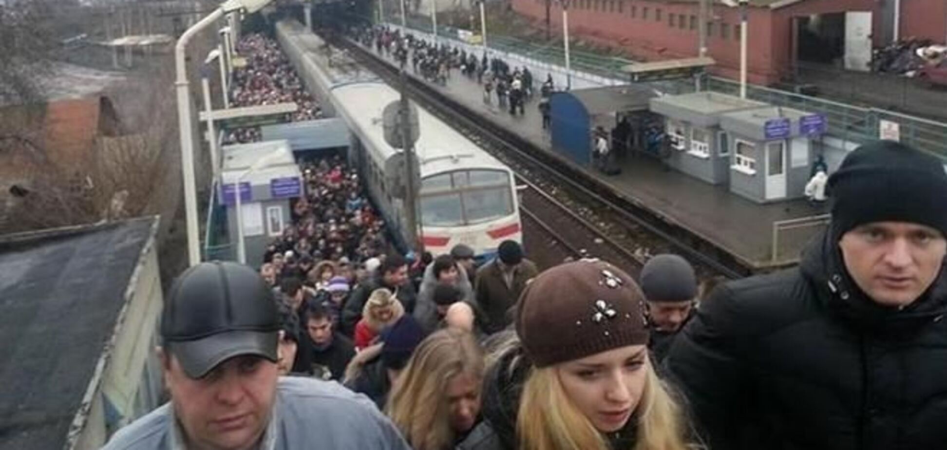 Киевская электричка переполнена пассажирами