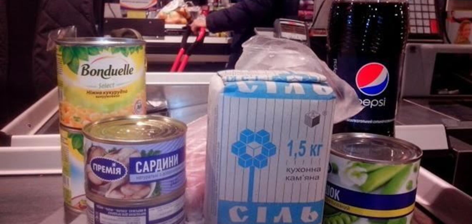 В Киеве запасаются продуктами первой необходимости. Фото