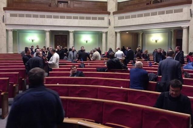 В Раде собралось уже около 200 депутатов, много регионалов