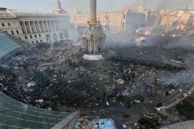 'Беркут' массово покидает Грушевского, на Майдане готовятся к штурму