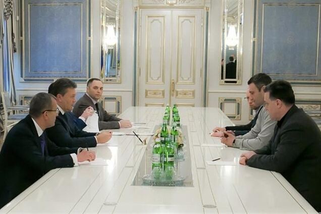 Переговори у Януковича тривають більше шести годин