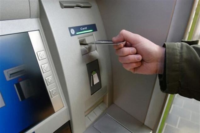 Cемь украинских банков ввели ограничение на снятие наличности в банкоматах