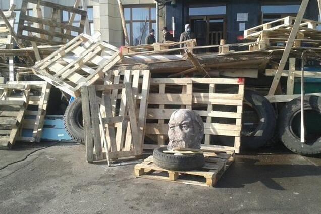 Голову Ленина поставили перед Житомирской облгосадминистрацией