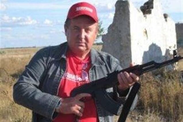 Кримський депутат взявся за зброю