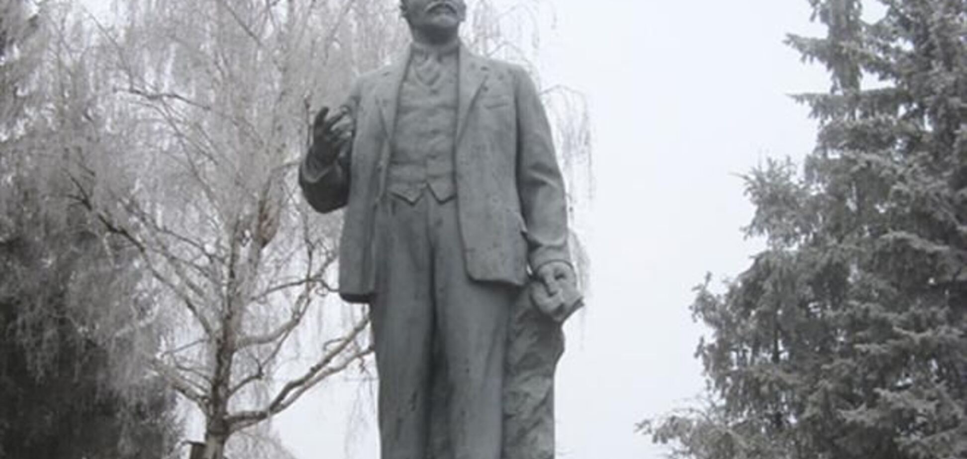 В двух поселках на Винниччине снесли памятники Ленину