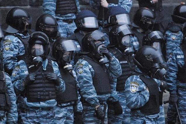 'Беркут' дал пять минут противникам съезда 'Украинского фронта', чтобы 'толпа рассосалась'