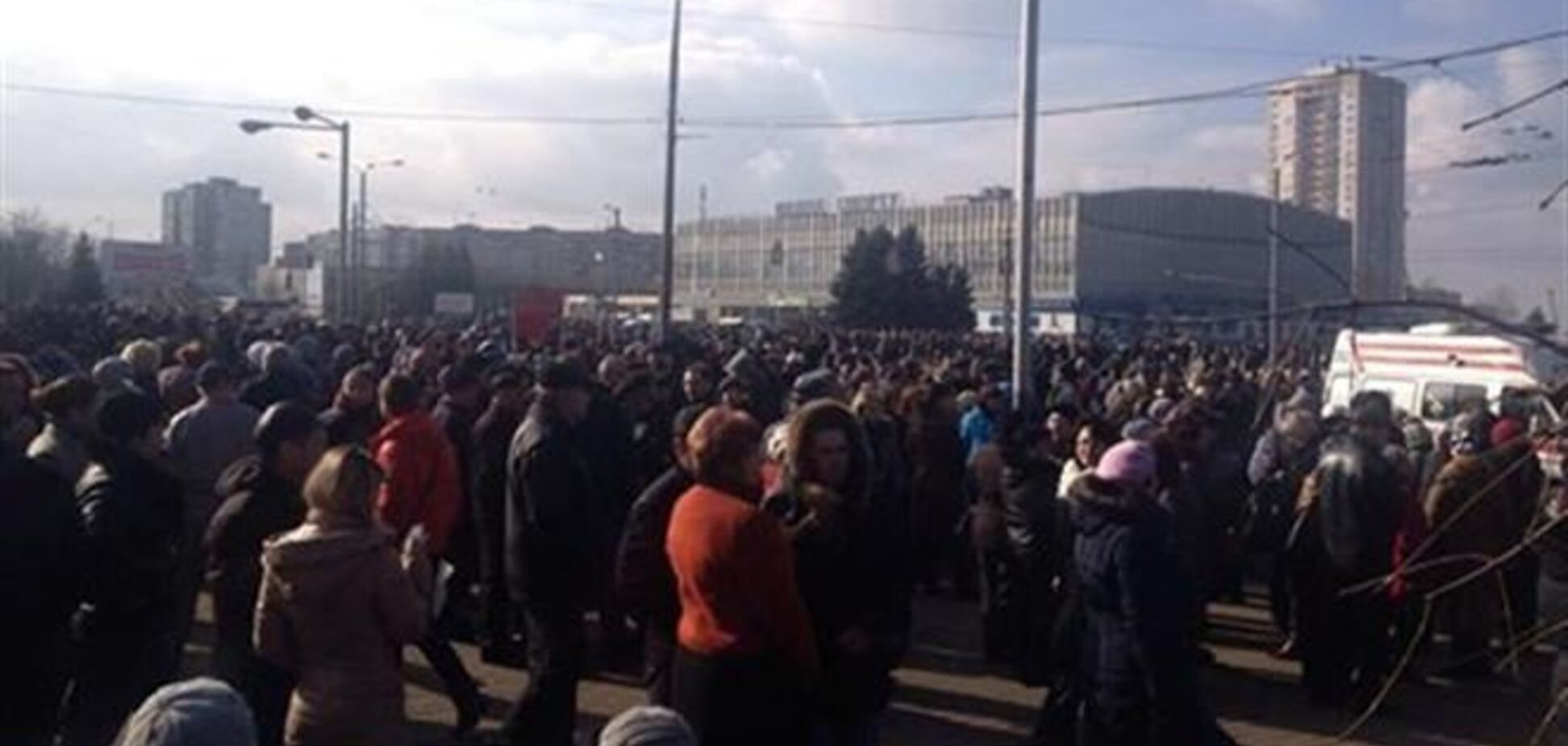 В Харькове евромайдановцы идут к месту проведения съезда 'Украинского фронта'