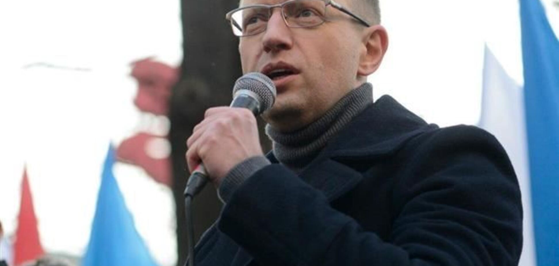 В 2010 году Яценюк утверждал, что Тимошенко и Янукович одинаковые