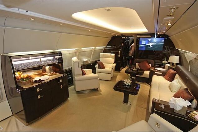 Опубліковані фотографії літака, на якому полетів Янукович