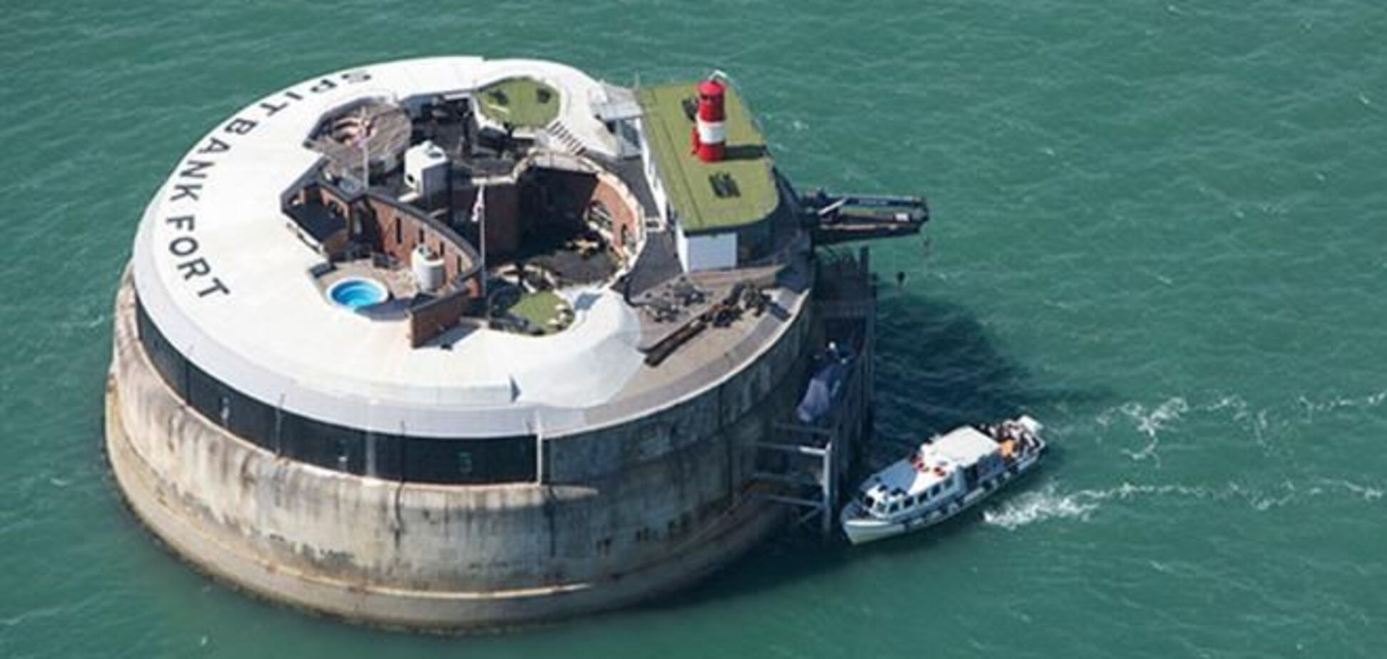 Британский морской форт превратился в роскошный отель