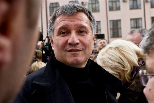 Аваков: порядок на вулицях забезпечують міліціонери, сотники і 'Правий сектор'