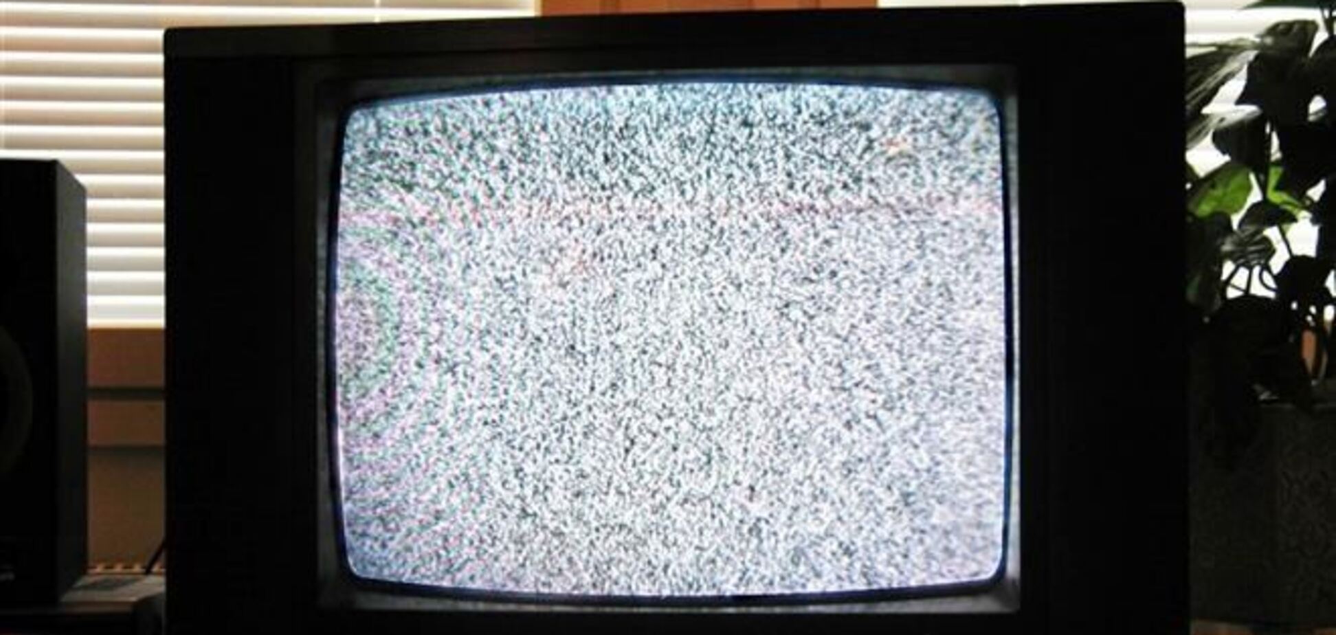 Нардепи пропонують тимчасово відключити трансляції російських ТБ каналів
