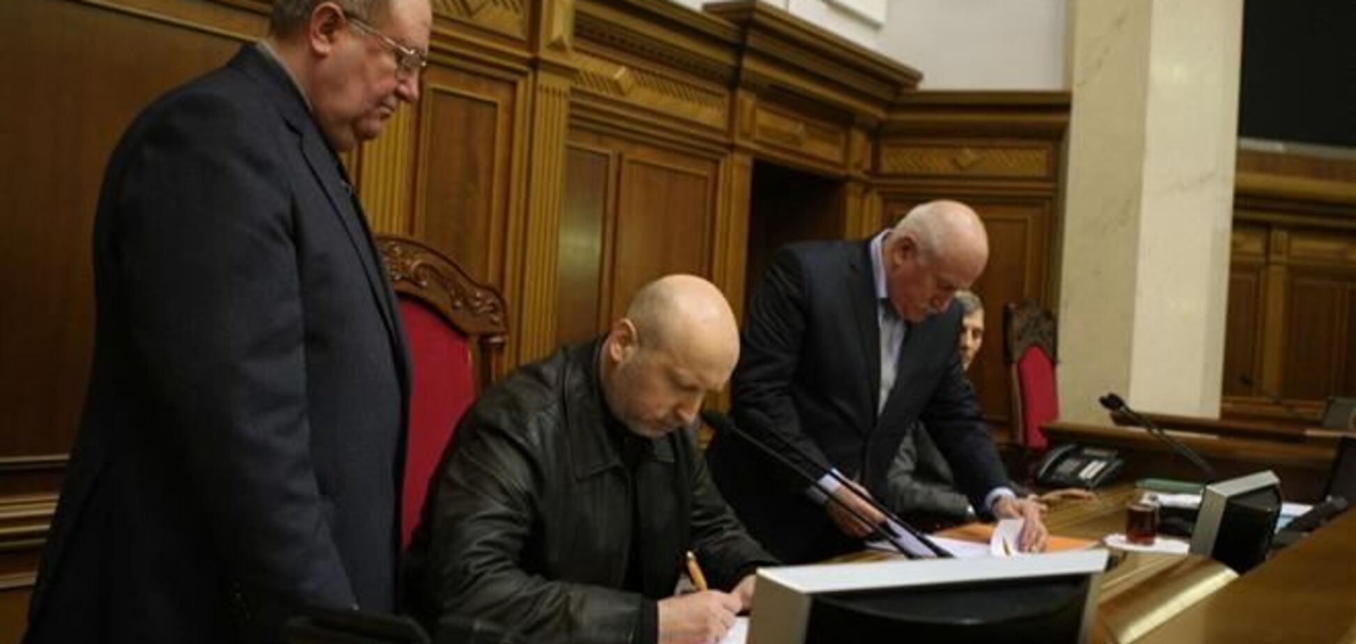 В Раде создана группа по выходу из кризиса