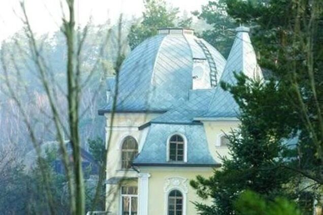 Невідомі захопили маєток Симоненко