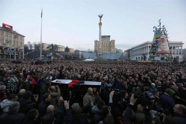 Чиновник на Киевщине потребовал 15 тысяч грн за место на кладбище для героя Небесной Сотни