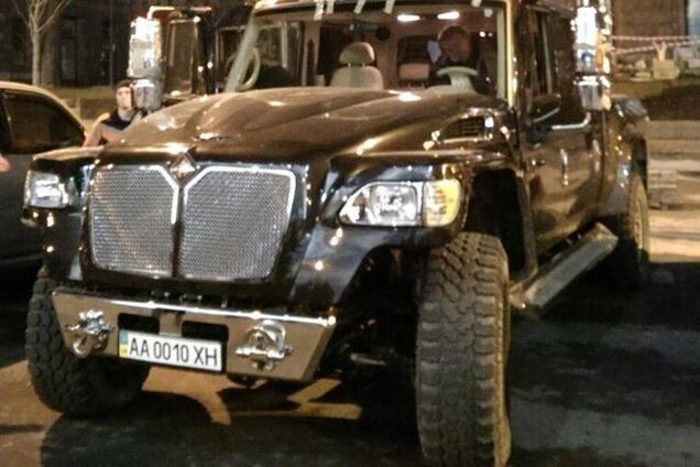 На Майдан привезли позашляховик Януковича-молодшого