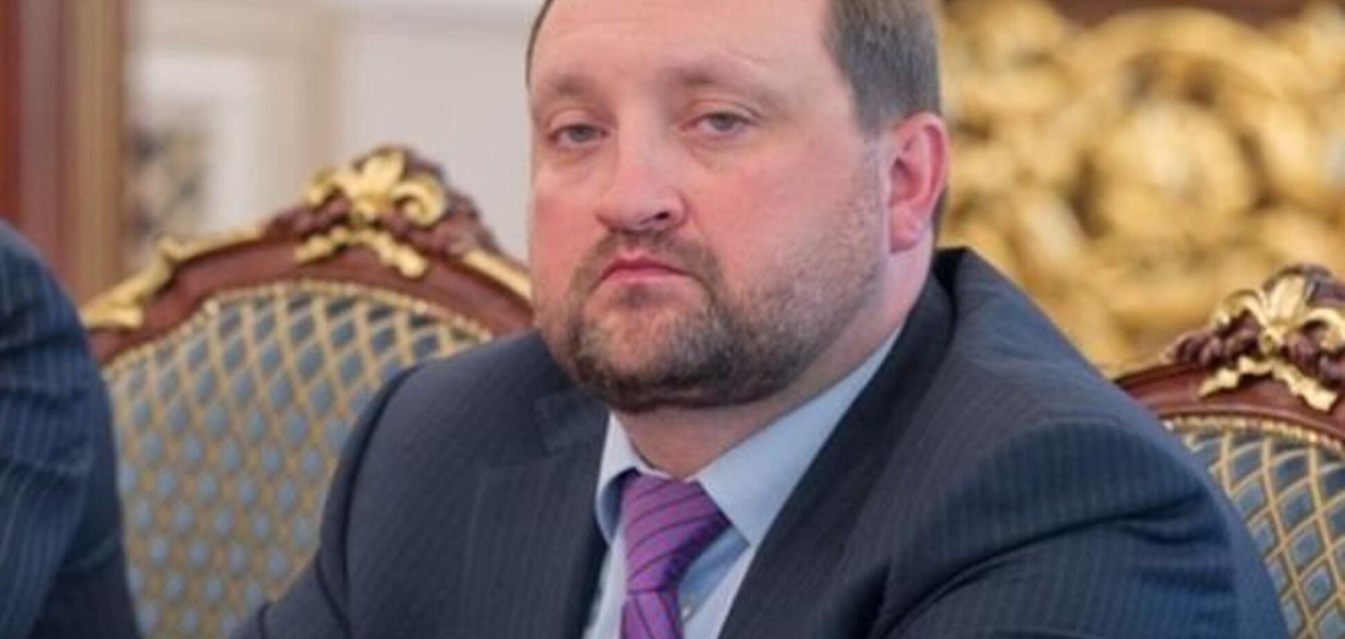 Арбузов ушел на больничный, но все же пытается управлять правительством