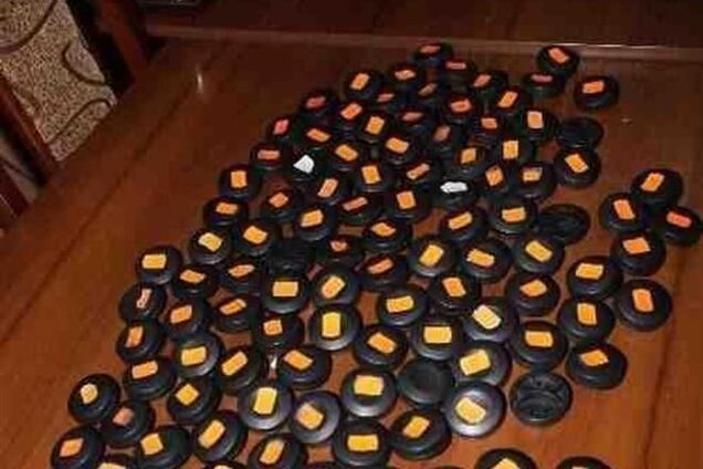 У закарпатському місті в офісі ПР активісти знайшли печатки всіх дільничних комісій