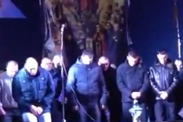 Во Львове 'Беркут' просил прощения на коленях