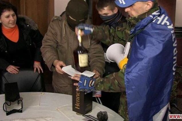 В Житомире активисты исследовали кабинеты губернатора и его зама