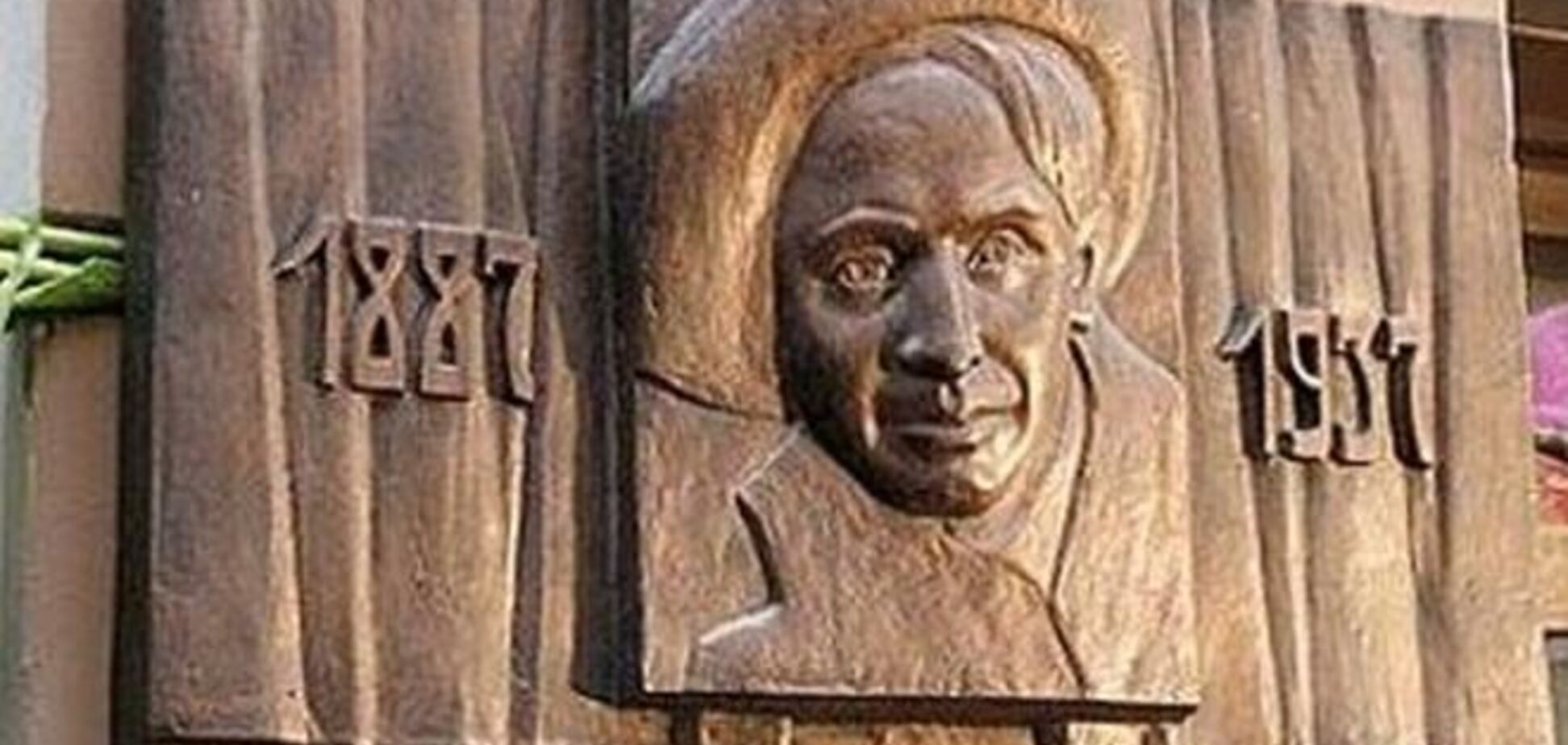 Аронец: рейдеры спекулируют на идеях Майдана и атакуют театральный Центр Курбаса