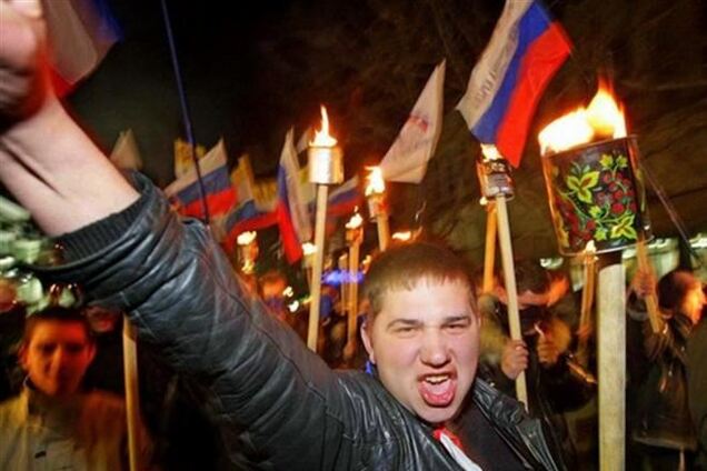 В Феодосии 600 сепаратистов агитировали горожан записываться в 'народное ополчение'