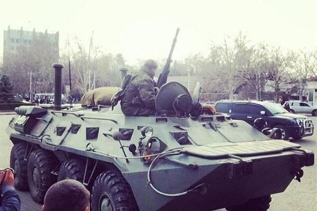 В центр Севастополя пригнали БТР