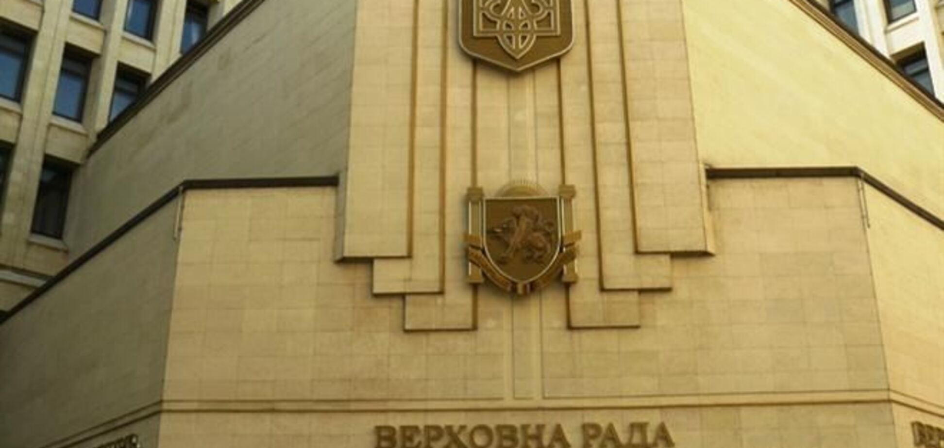 Кримські депутати терміново скликають позачергову сесію